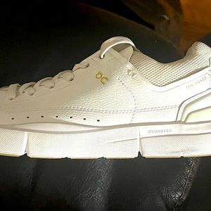 On Could Roger sneakers.  Women's size 9.  New without tags..